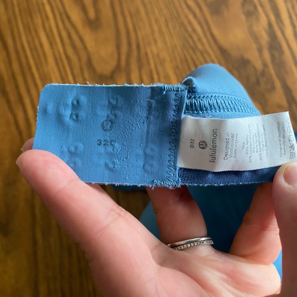 Lululemon Sz 32D Fine Form Sports Bra Med Support Adjustable Convertible in teal - Picture 3 of 3